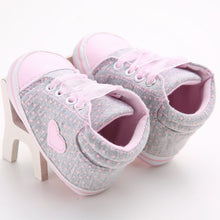 Load image into Gallery viewer, Baby Shoes I Love PaPa&MaMa Letter Printed Soft Bottom Footwear Heart-shaped 0-18M Newborn First walker