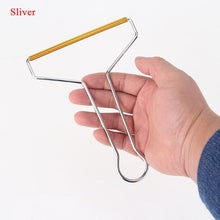 Load image into Gallery viewer, Portable Lint Remover Clothes Fuzz Fabric Shaver Manual Fluff Removing Roller for Sweater Woven Coat Clothes Brush Tool