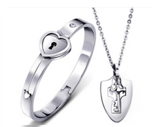 Load image into Gallery viewer, Titanium steel couple bracelet concentric lock fashion bracelet
