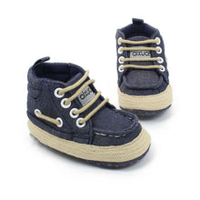 Load image into Gallery viewer, Baby Shoes I Love PaPa&amp;MaMa Letter Printed Soft Bottom Footwear Heart-shaped 0-18M Newborn First walker
