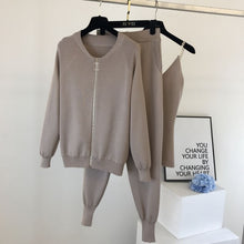 Load image into Gallery viewer, 2020 autumn Knitted sweater suit casual new product temperament chain vest knitted jacket + elastic pants three-piece sets TZ423

