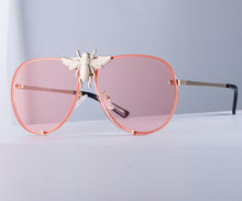 Load image into Gallery viewer, 47850 Luxury Metal Big Bee Pilot Sunglasses Gradient Lenses UV400 Retro Men Women Shades
