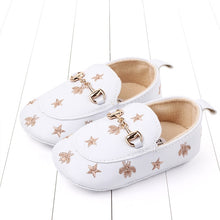 Load image into Gallery viewer, New Fashion High quality leather newborn baby shoes Unisex white Velcro PU Patch Buckle Strap infant baby boy girl toddler shoes
